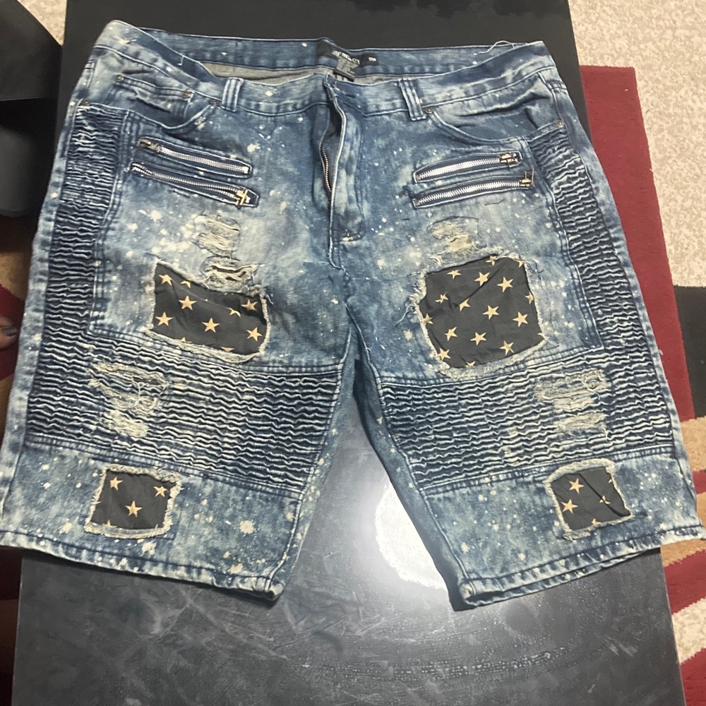 Men's Distressed Star-Patterned Denim Shorts